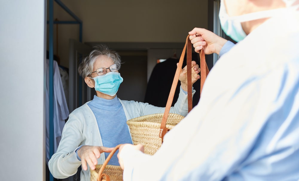 Food delivery service for elderly woman during COVID-19 pandemic