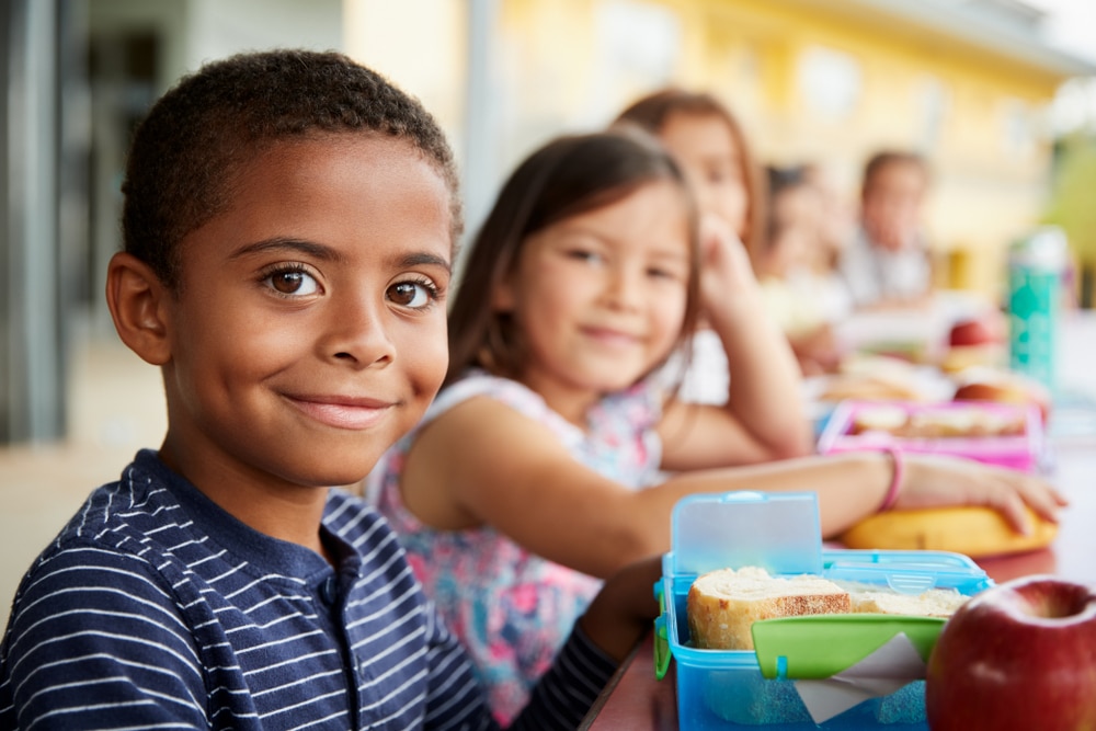 School kids eating healthy lunches